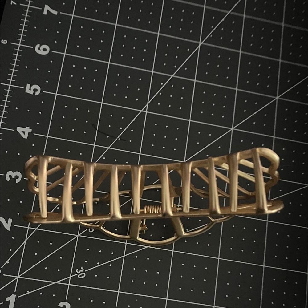 Gold Hair Claw Clip - Picture 5 of 5